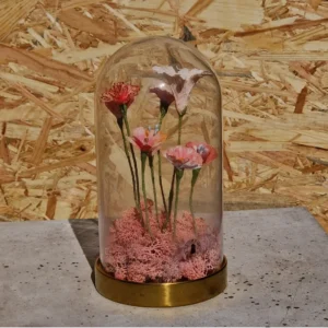 Papirblomster til konfirmation som personlig bordpynt